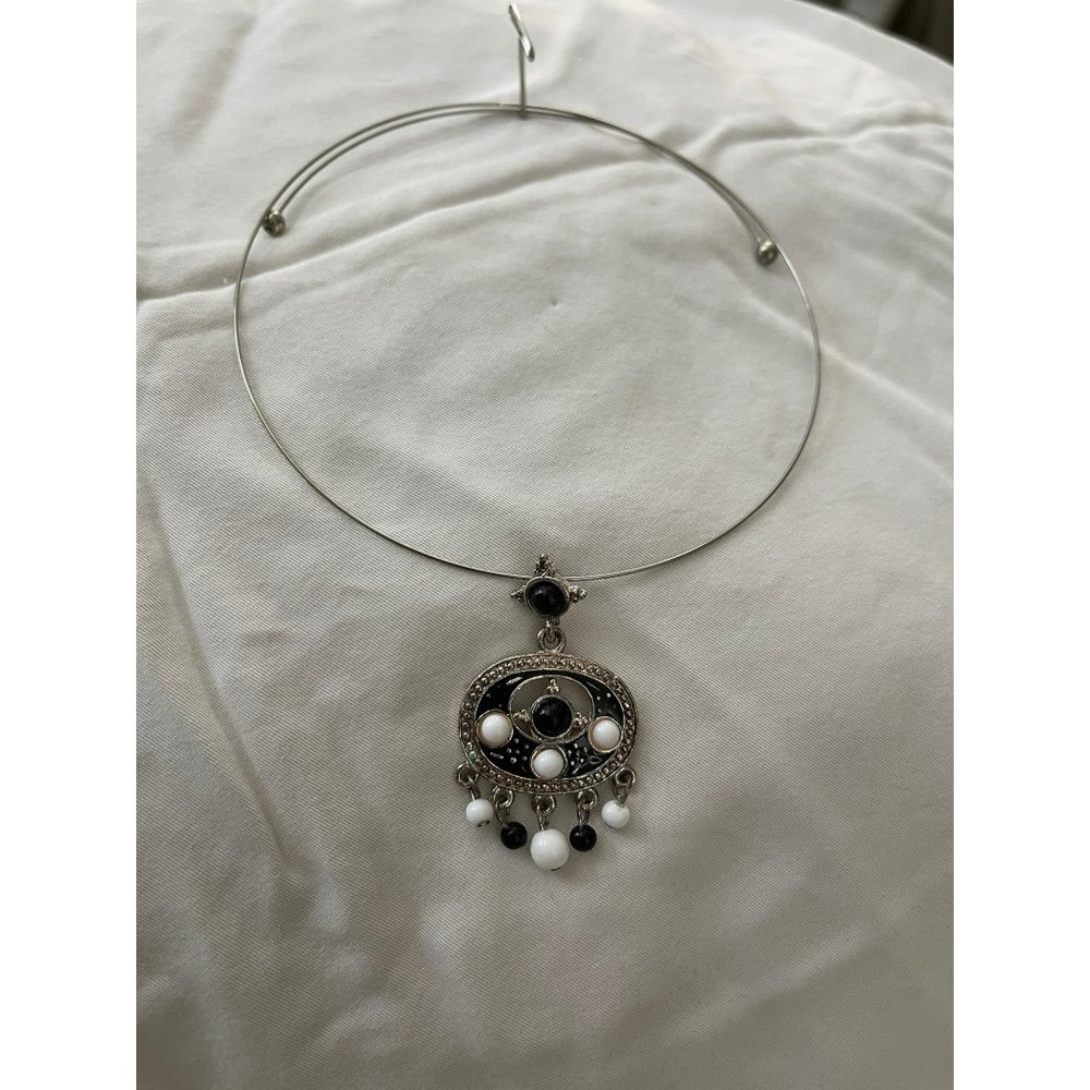 Vintage Silver Tone Wire Black/White Dangle Beaded Pendant Choker